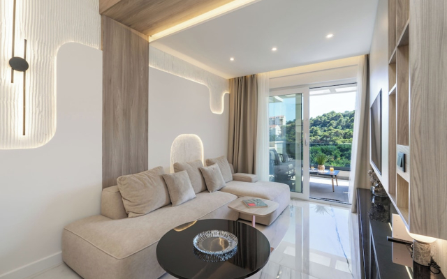 THE SIGNATURE SUITE by DuHomes