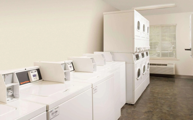 WoodSpring Suites Savannah Garden City