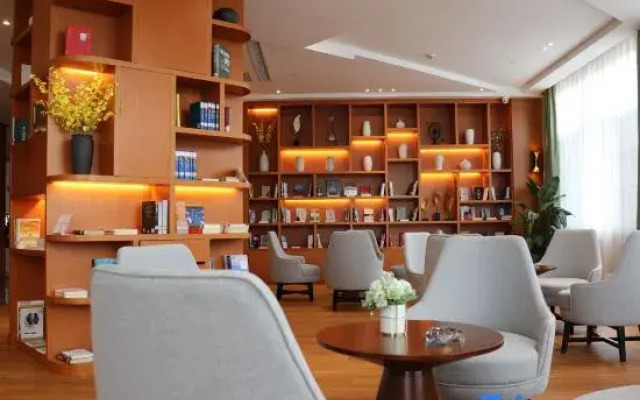 Longqi Longhu Hotel
