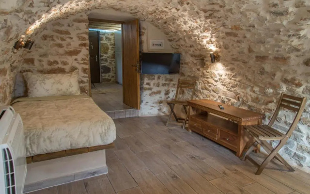 Karyoupolis Lounge Cave House