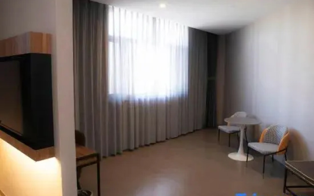 Homeinn Superior Cloud Hotel (Chaoyang Youyi Avenue Railway Station)