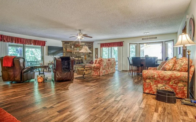 02101 - 1 LaCanada Lane