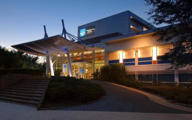 Отель Novotel Brussels Airport Бельгия, Диегем - 1 отзыв об отеле, цены и фото номеров - забронировать отель Novotel Brussels Airport онлайн вид на фасад