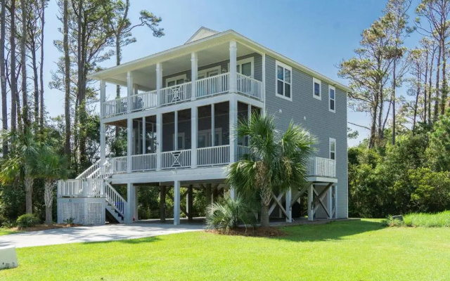 Southern Charm by Oak Island Accommodations