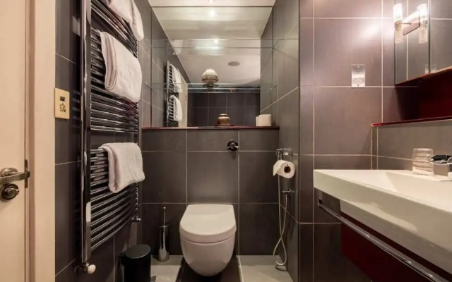 The River Thames View - Stunning 2bdr Flat With Study Room + Balcony