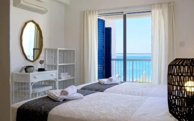 Phaedrus Living: Seaside Luxury Villa Anafi