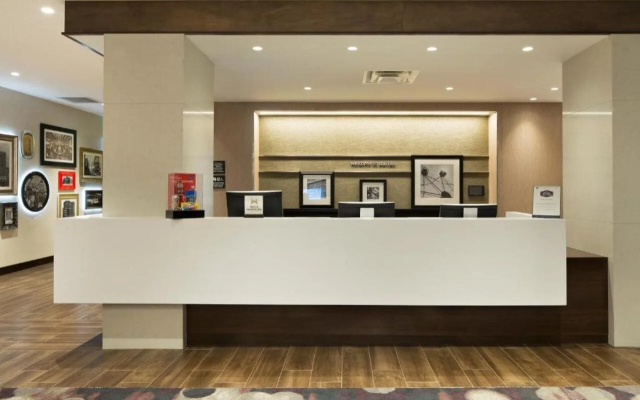 Hampton Inn & Suites Dallas Downtown