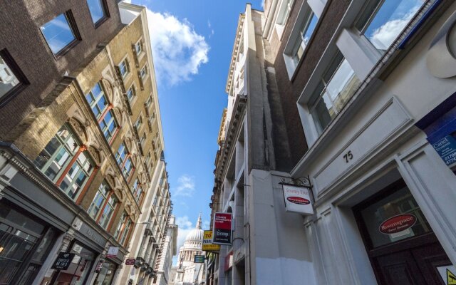 Отель Roomspace Apartments -Groveland Court Великобритания, Лондон - отзывы, цены и фото номеров - забронировать отель Roomspace Apartments -Groveland Court онлайн вид на фасад