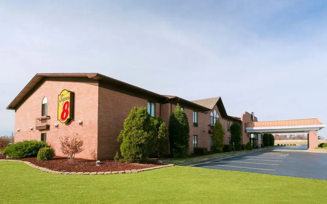 Super 8 Metropolis