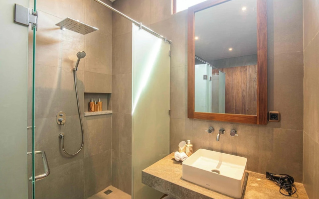 5-br Beach Villa in Canggu Overlooking Rice Fields