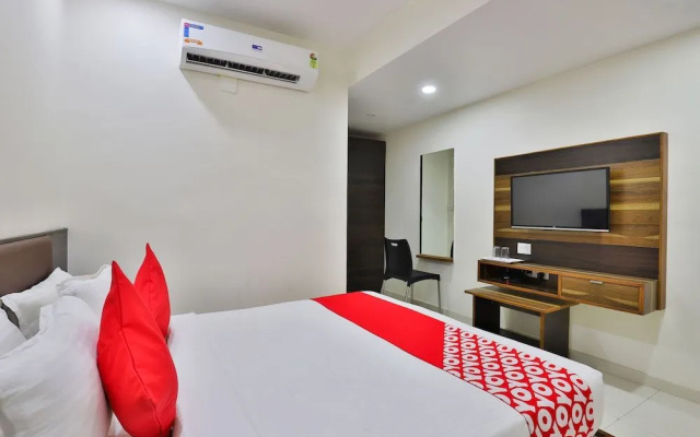 Oyo 25009 Hotel Crystal