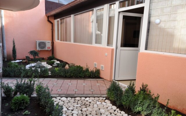 Albert House Hotel and Tours вид на фасад