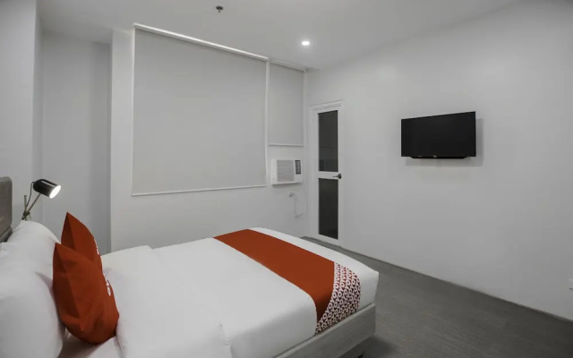 OYO 726 Sanchez Hotel