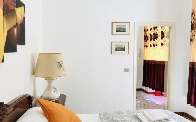 4 Bed-sleeps 8-central Rome-5 Min to Colosseum