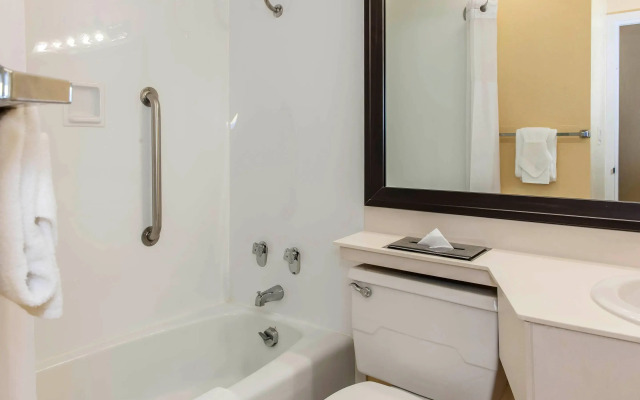 Quality Inn Conference Center Logansport