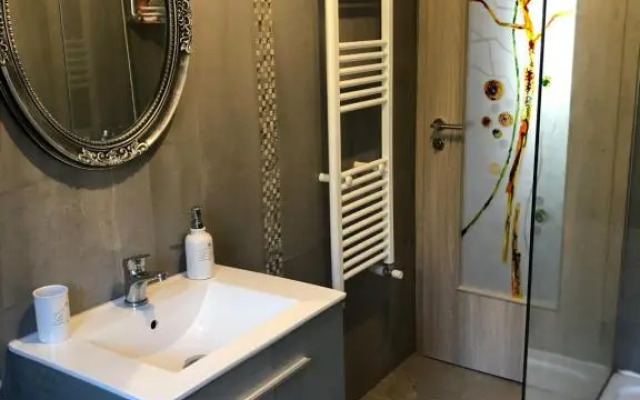 Apartament Andy Busteni 30 m de partie