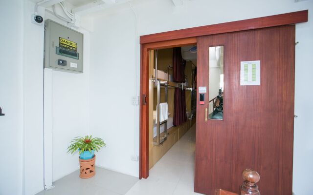 AlphaBed Hostel Bangkok вид на фасад