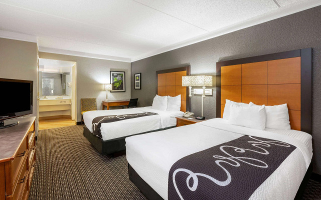 Super 8 by Wyndham The Woodlands North
