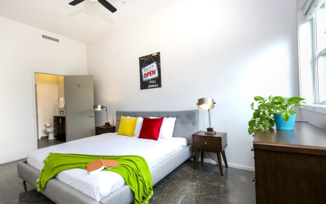 Acklen Luxury Condos by Hosteeva