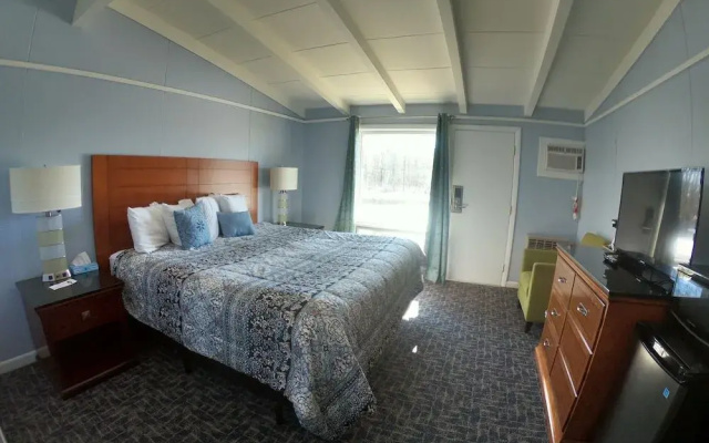 Copper Lantern Motor Lodge