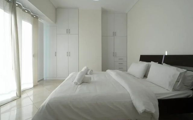 Fotomara sunny and colourful apartment with view