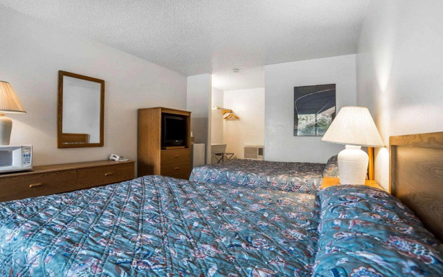 Rodeway Inn & Suites