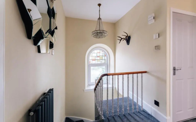 Luxury Inverness central apartment private parking