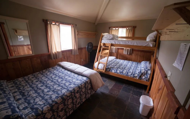 North Yellowstone Lodge and Hostel
