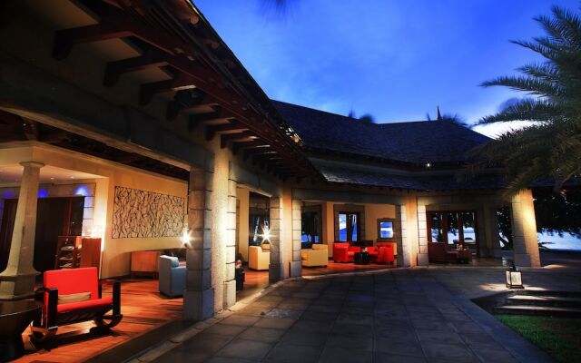 Отель Maradiva Villas Resort and Spa вид на фасад
