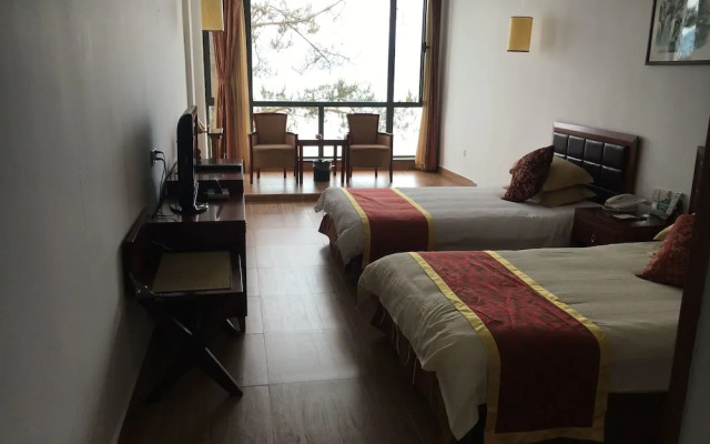 Taiping Lake Clove Garden Hotel