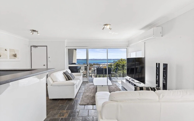 Sunset Towers, 14/25 Donald Street