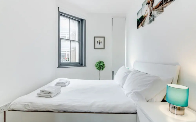 2 Bedroom Apartment 1st Floor Central London