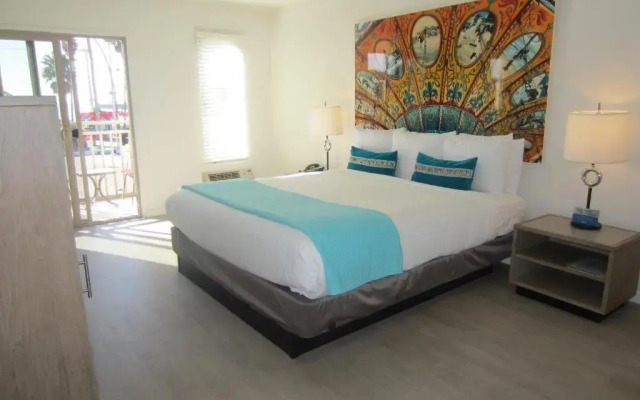 Carousel Beach Inn
