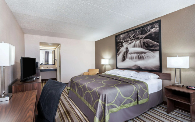 Super 8 by Wyndham Pigeon Forge Dollywood Lane