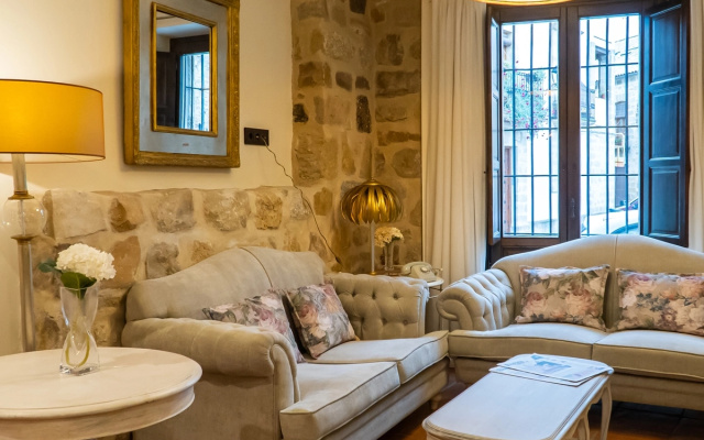 Hotel  YIT La Casona del Arco