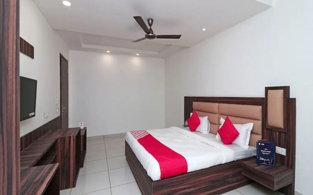 OYO 15116 Woods Inn