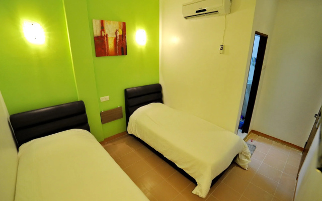 OYO 850 Gold Star Hotel