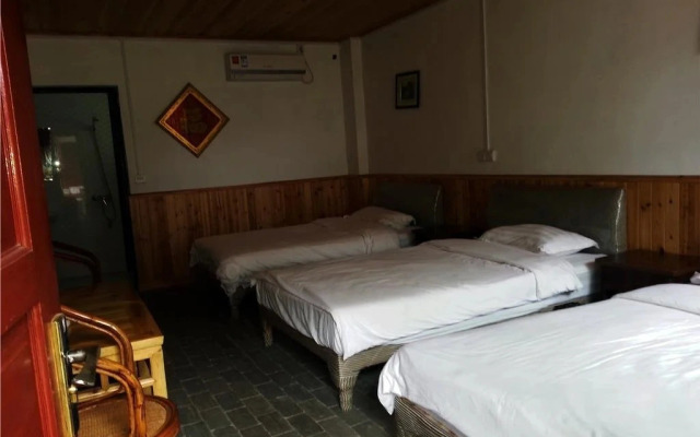 Yangshuo Dahuwai Camps Hotel