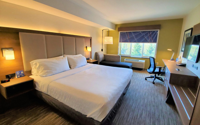 Holiday Inn Express & Suites Seattle North - Lynnwood by IHG