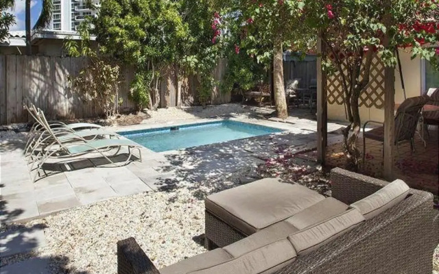 Florida Retreat with pool Sleeps 14