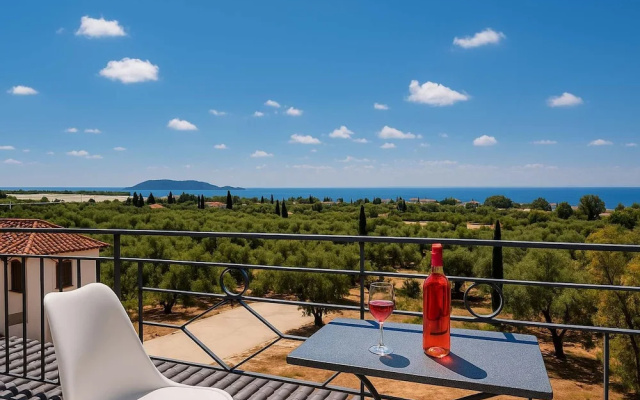 Serenity and Views - Beachside Escape