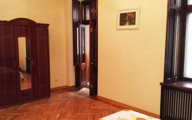 Four Season Apartments