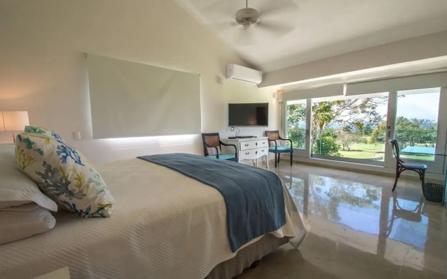 Private Villa with Pool and Golf Cart