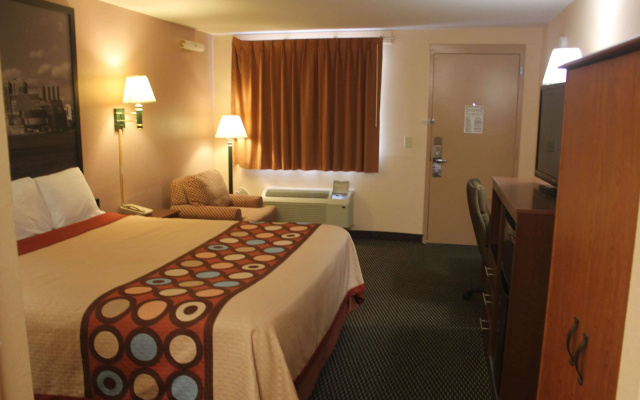 Super 8 by Wyndham Laurel