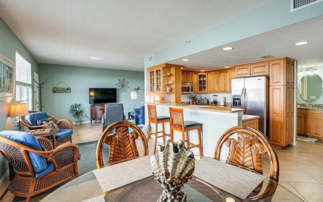 2 Blocks to Clearwater Beach: Walkable Coastal Gem
