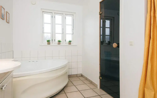 8 Person Holiday Home in Aabenraa-by Traum