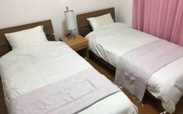 Отель Guest House air one Фукуока комната для гостей