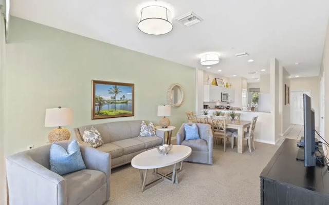 Genoa Vacation Rental: Stylish 2-BR Condo with Golf & Lake Views. Resort-Style Pool, Hot Tub, and Easy Access to Championship Golf. Minutes from Naples Beaches, 5th Avenue S, and Marco Island