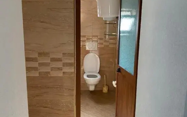 Lazer Cardaku Guest House