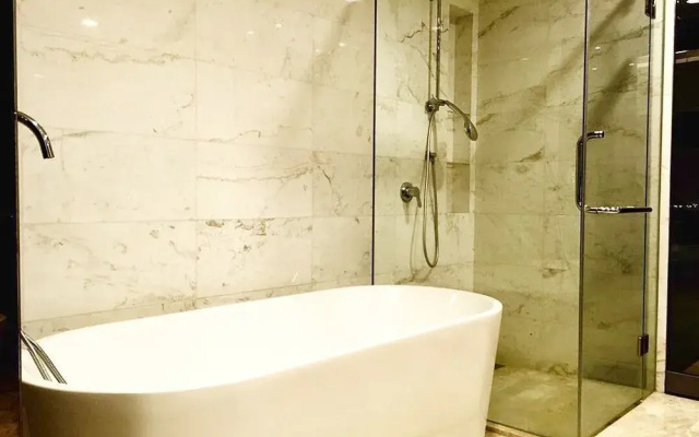 The Platinum Suites 17